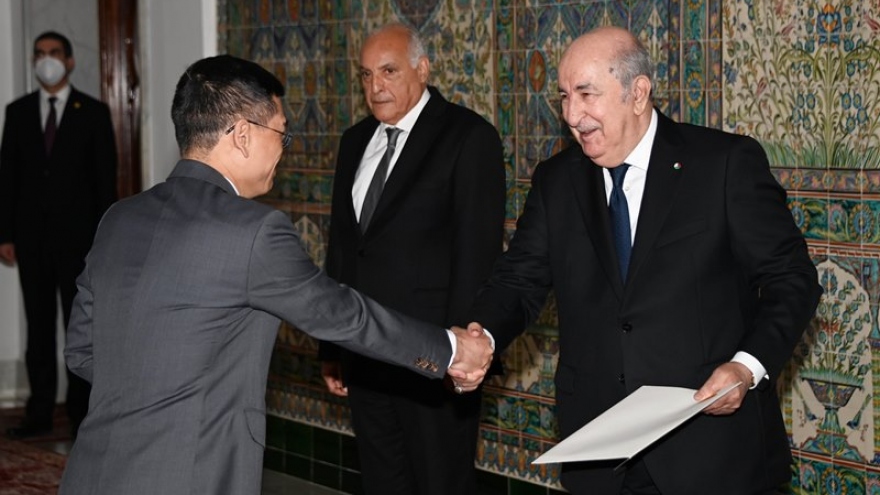 Algerian President lauds Vietnam’s development achievements
